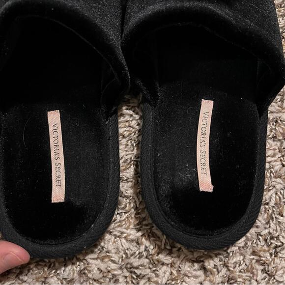 Victoria Secret Black Faux Fur Pom Pom Slippers - Picture 2 of 2
